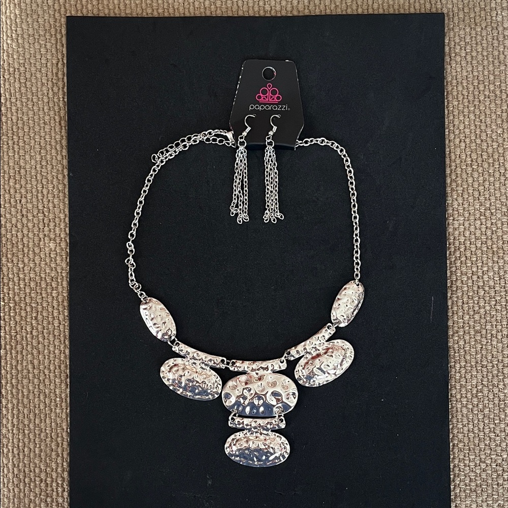 paparazzi Silver Hammered Disc Statement Necklace with Tassel Earrings